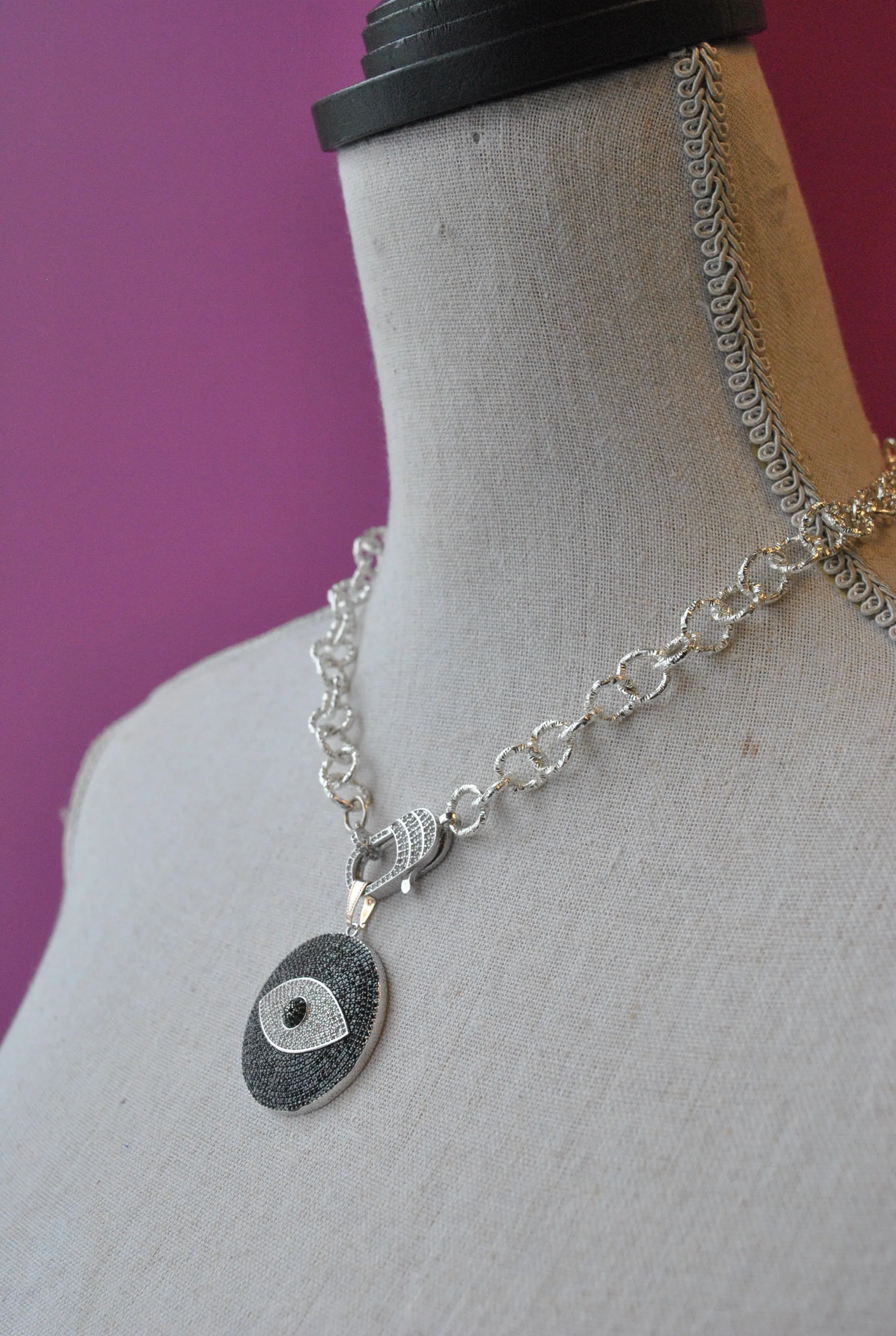 ANGEL EYE SIMPLE PENDANT NECKLACE