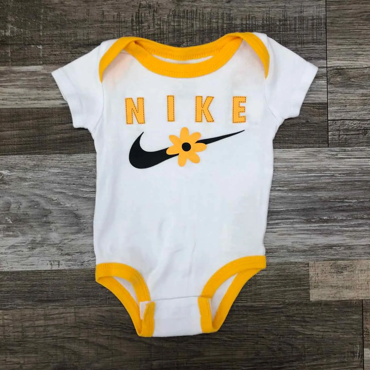 Nike ONESIE basic