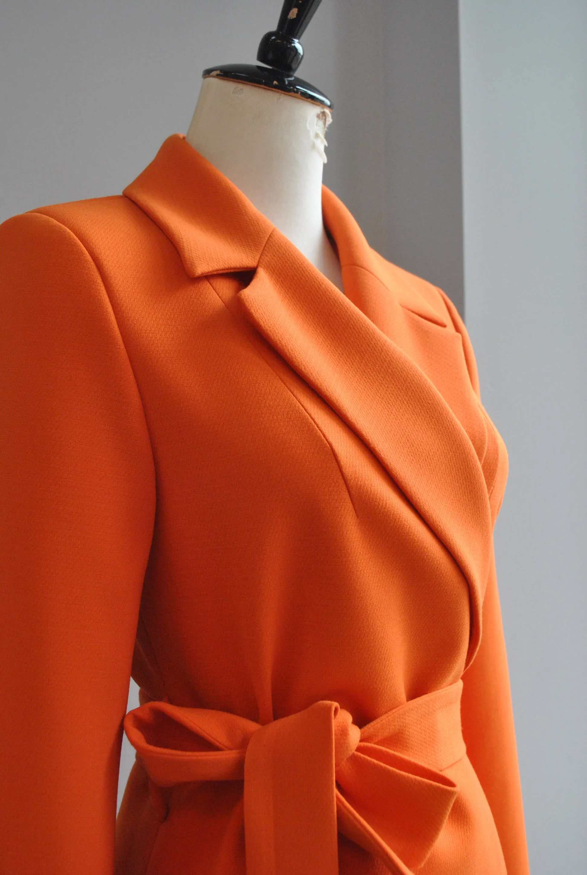 ORANGE SIMPLE SPRING COAT WITH A BELT