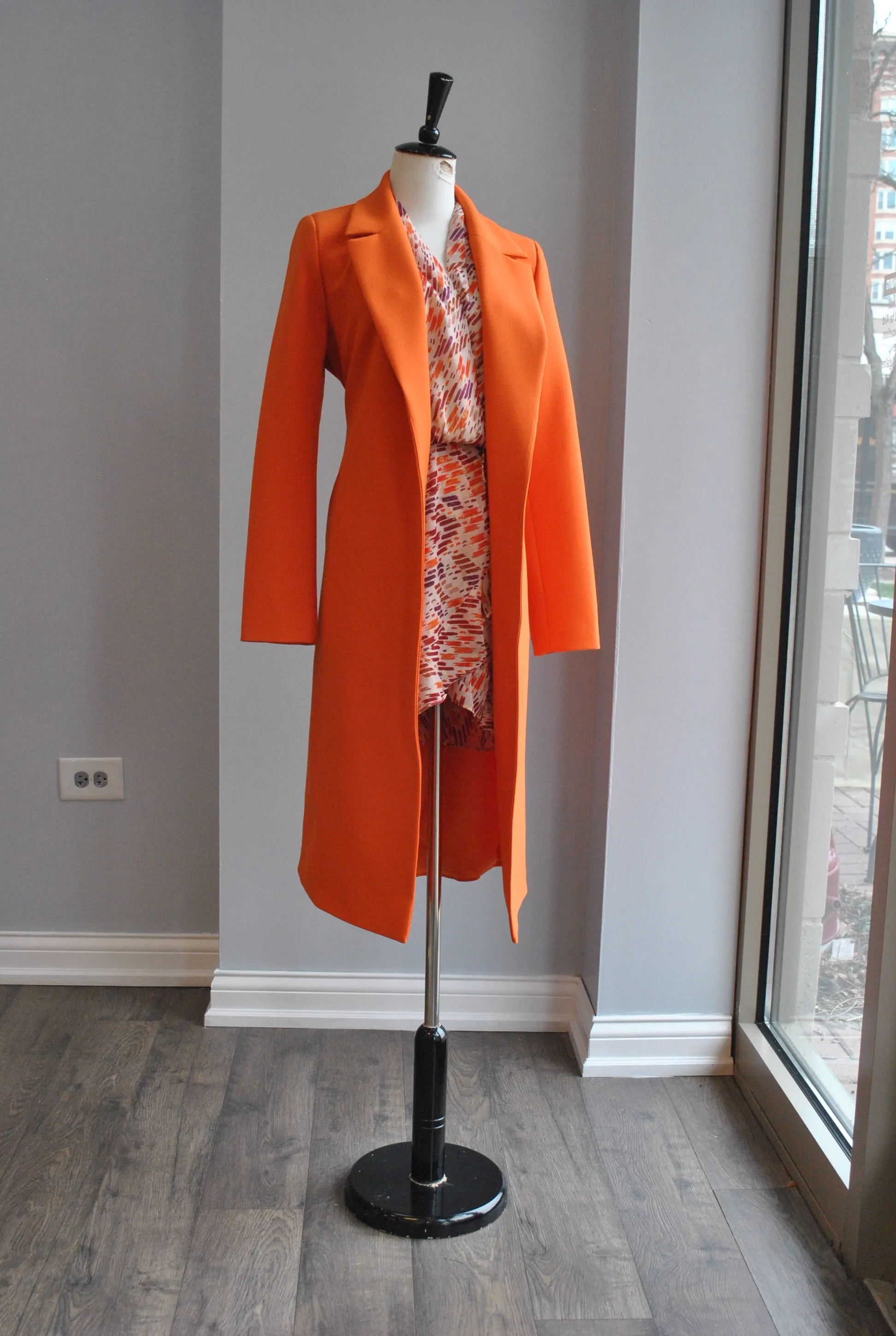 ORANGE SIMPLE SPRING COAT WITH A BELT