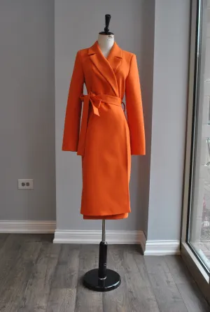 ORANGE SIMPLE SPRING COAT WITH A BELT