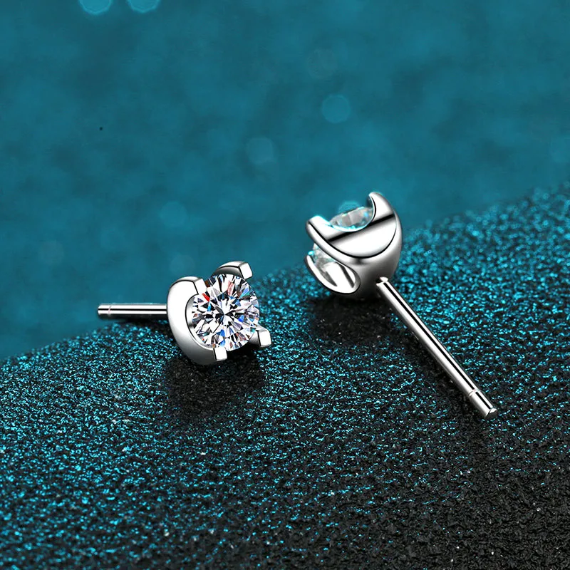 Round Cut Moissanite Diamond Simple Classic Stud Earrings