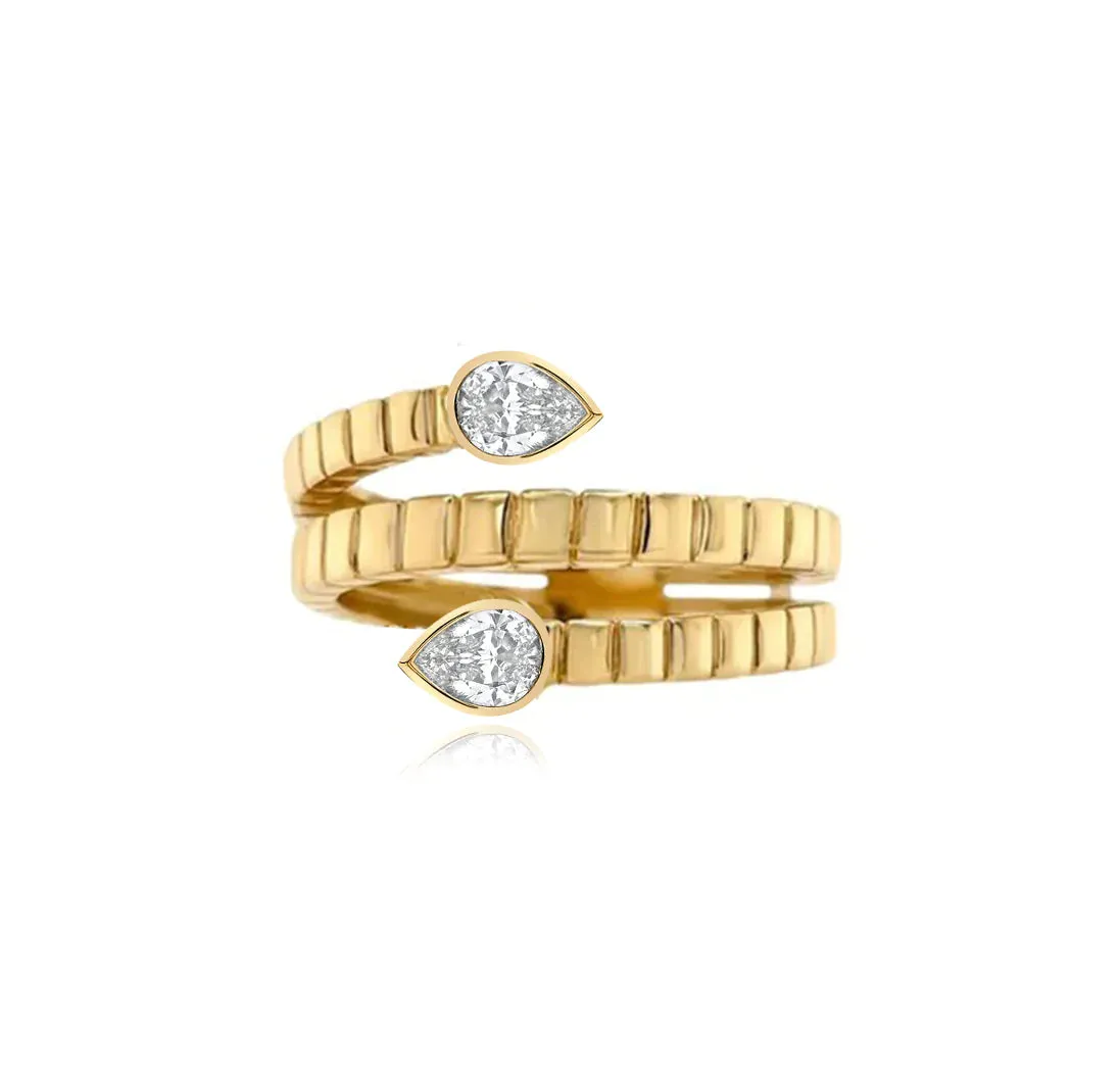 Solitaire Diamonds Bezel Striped Swirl Golden Ring